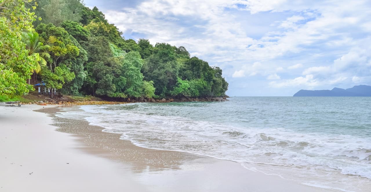 pantai pasir tengkorak langkawi